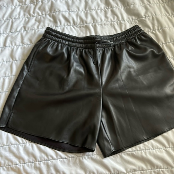 La Miura Pants - 2XL Pleather Shorts NWOT